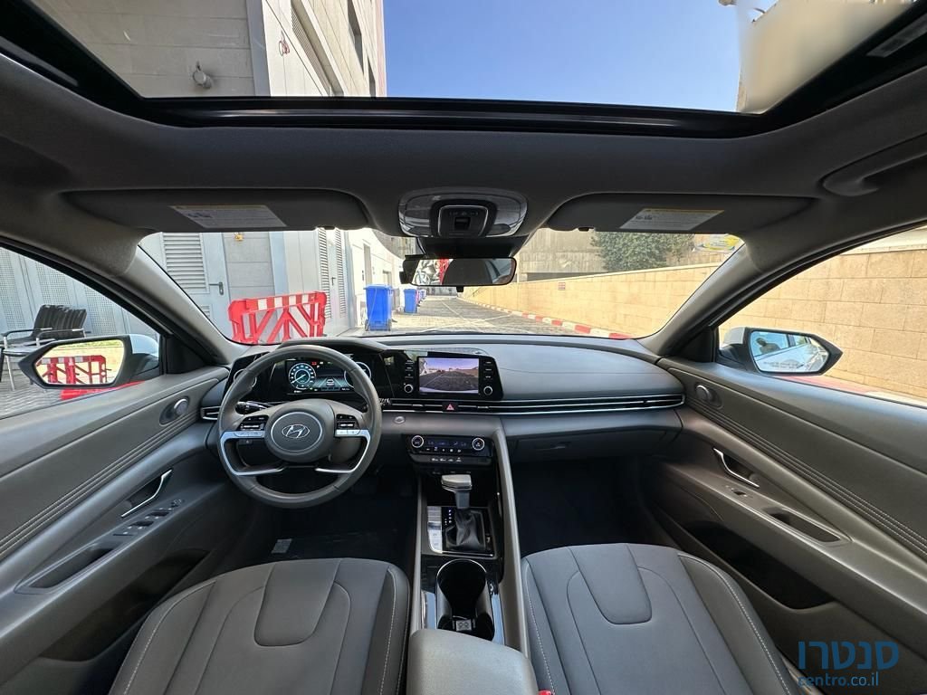 2022' Hyundai Elantra photo #3