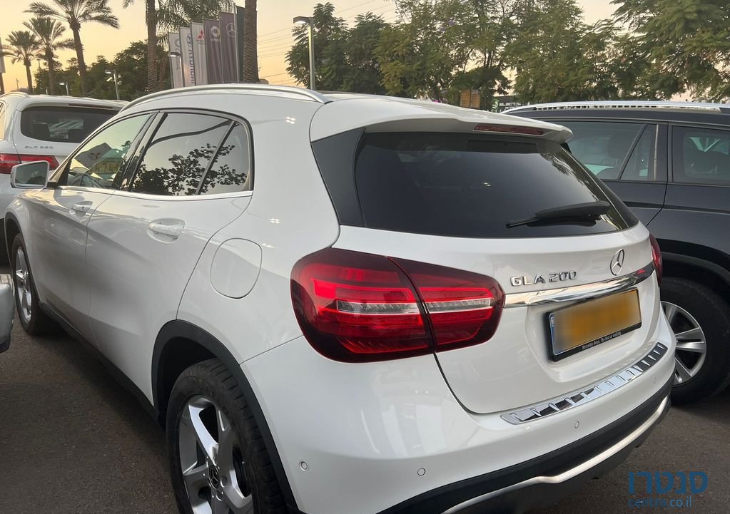 2019' Mercedes-Benz GLA מרצדס photo #3