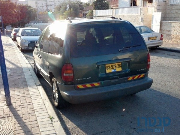 1999' Chrysler Voyager photo #2