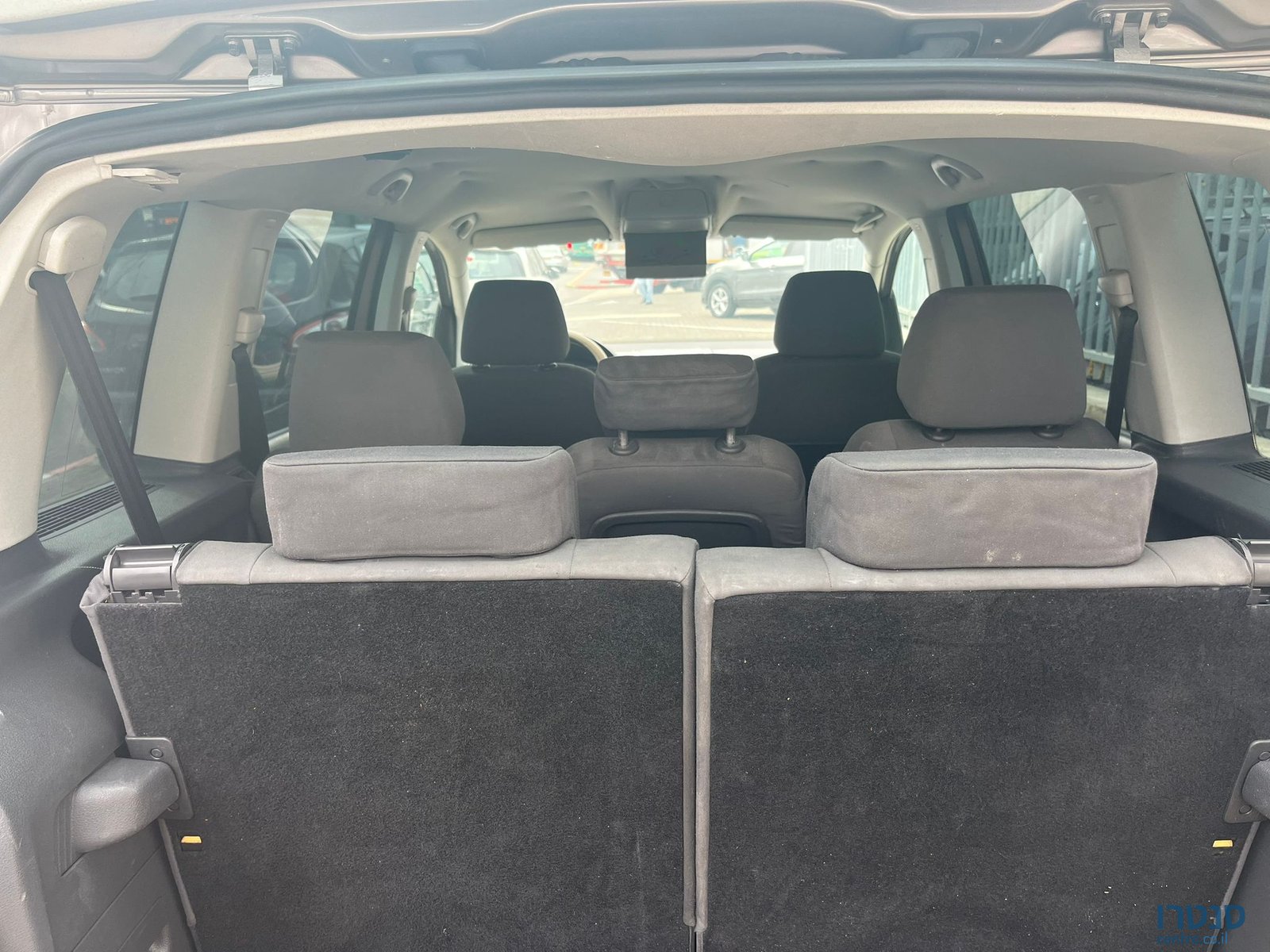 2011' Volkswagen TOURAN photo #4