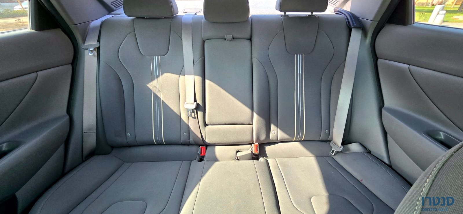 2022' Hyundai Elantra photo #4