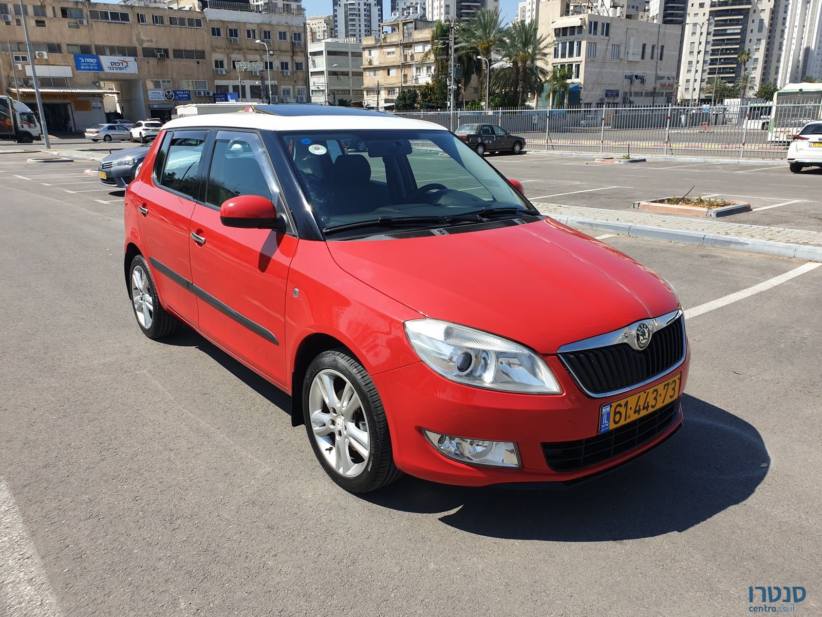 2011' Skoda Fabia photo #2