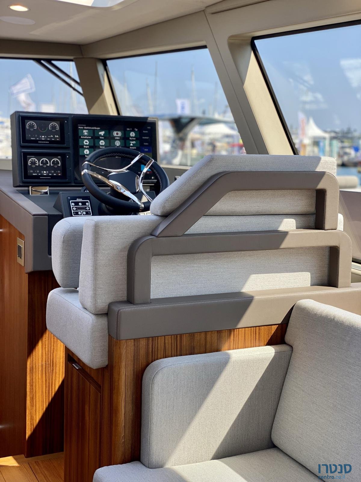 2022' Custom Line photo #4