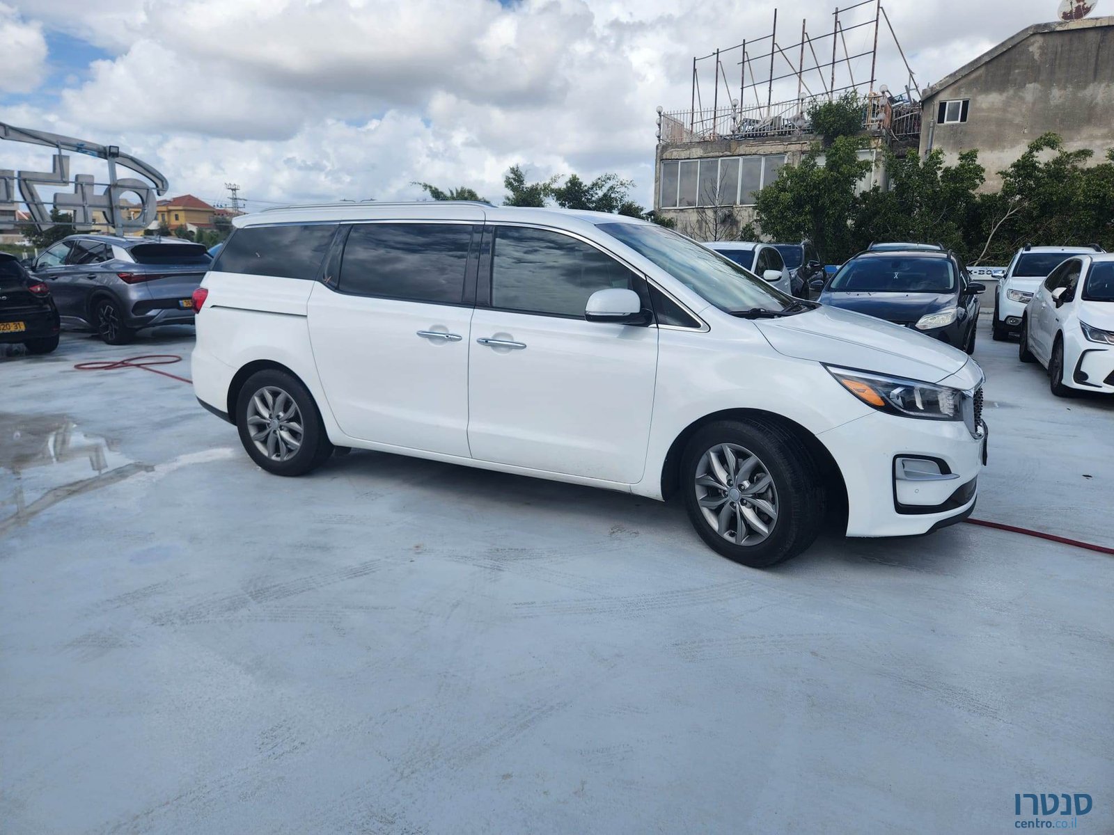 2019' Kia Carnival photo #7