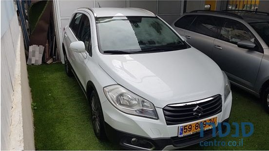 2015' Suzuki SX4 photo #1