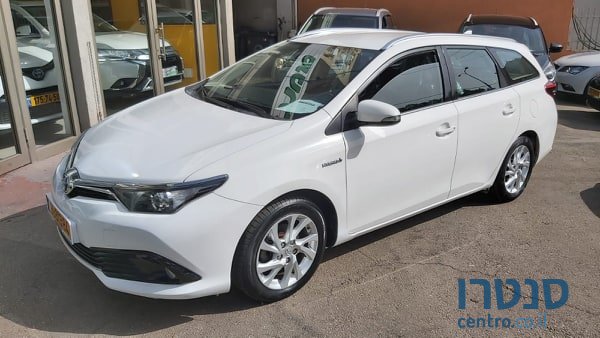 2017' Toyota Auris photo #1