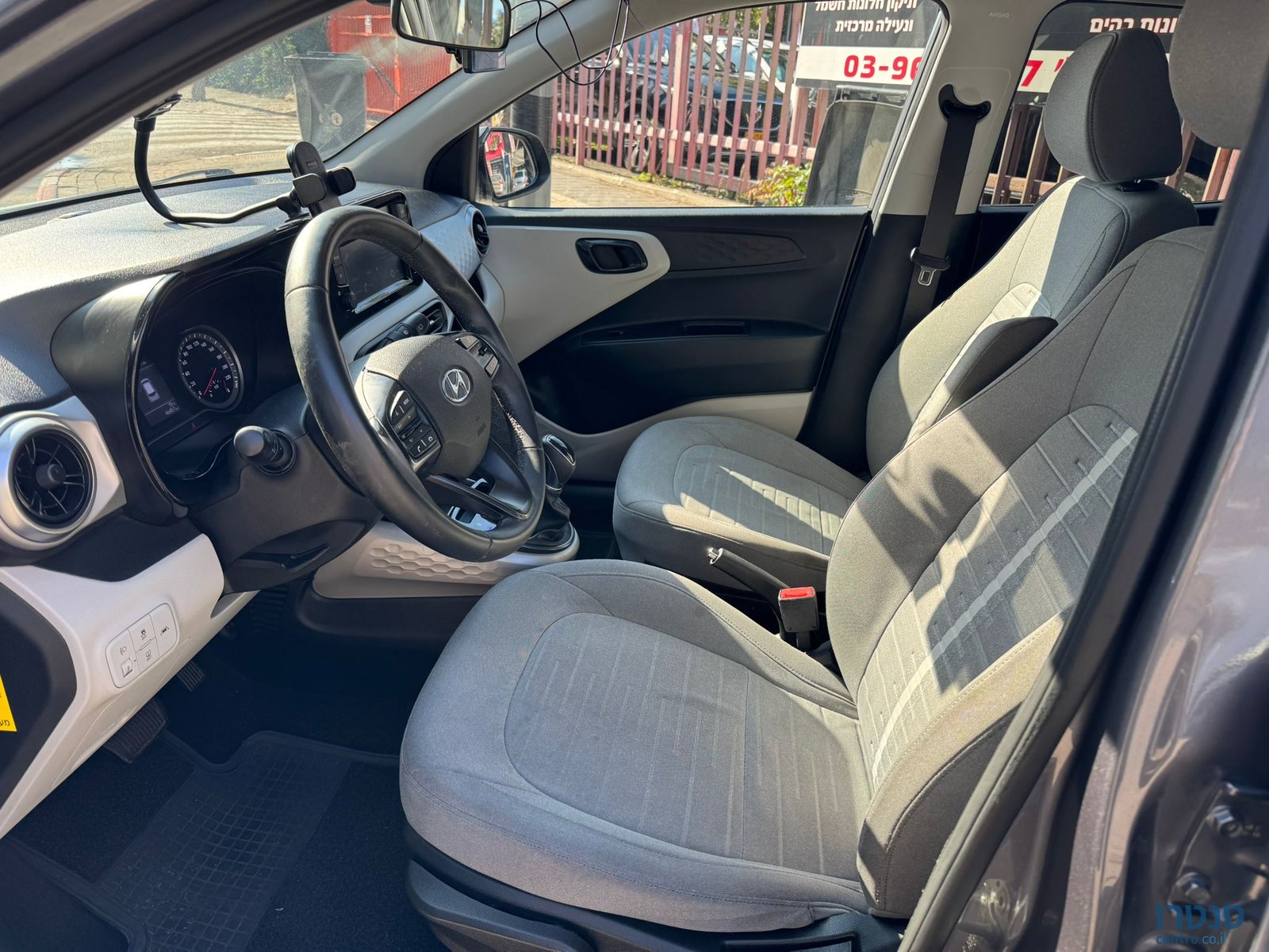 2021' Hyundai i10 photo #3