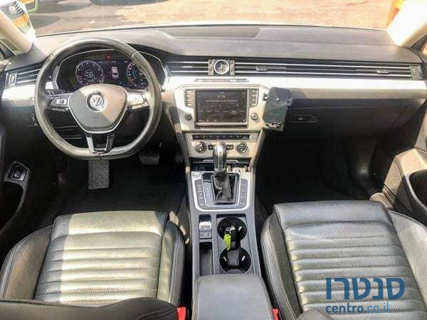 2015' Volkswagen Passat photo #3