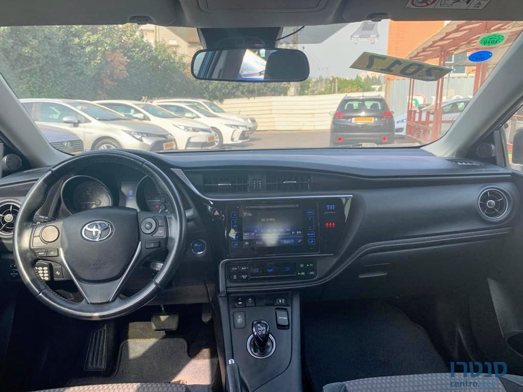 2017' Toyota Auris photo #4