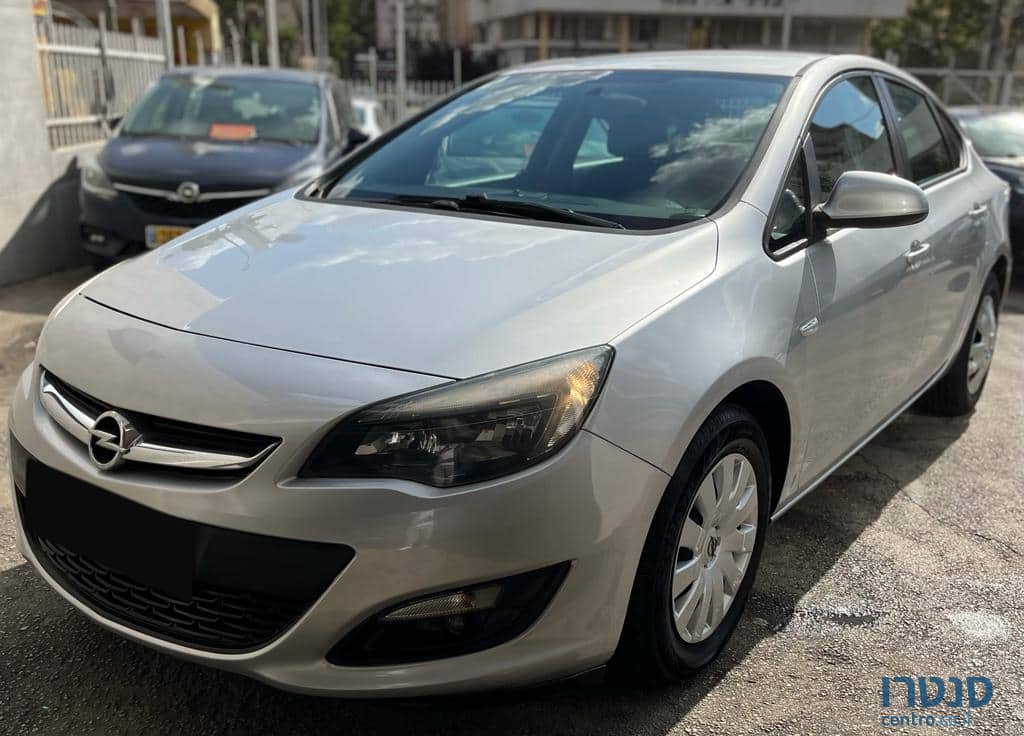 2014' Opel Astra Berlina photo #2