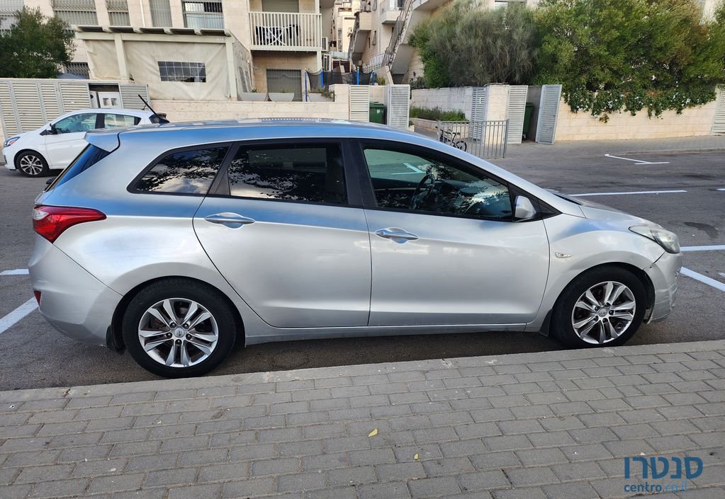 2014' Hyundai i30 יונדאי photo #2