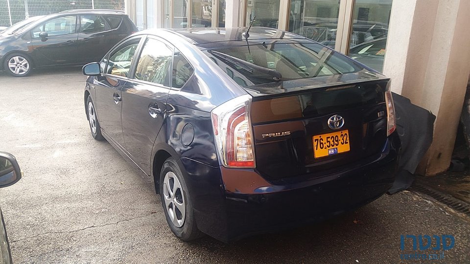 2015' Toyota Prius photo #2