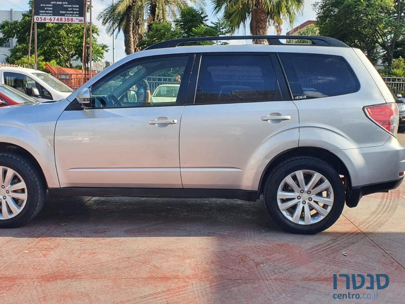 2011' Subaru Forester photo #5