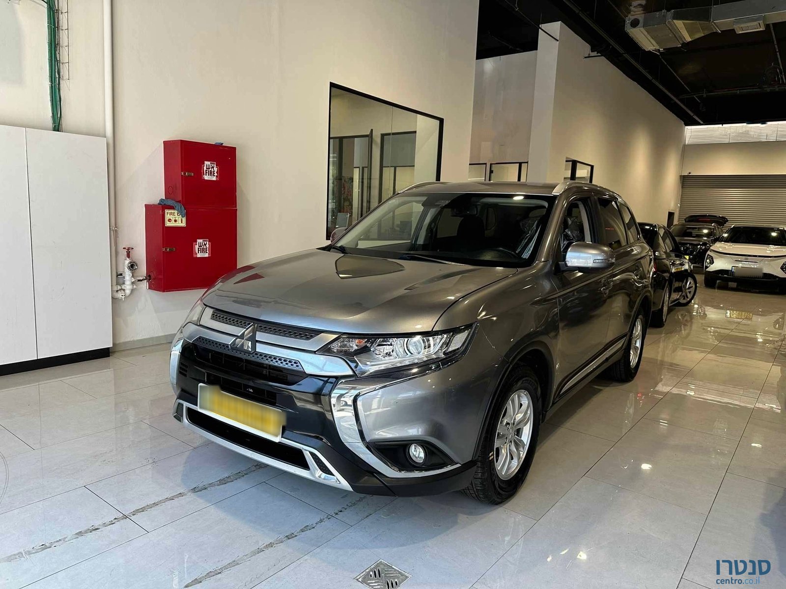 2020' Mitsubishi Outlander photo #1