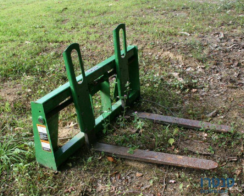 2012' John Deere 4120 photo #2