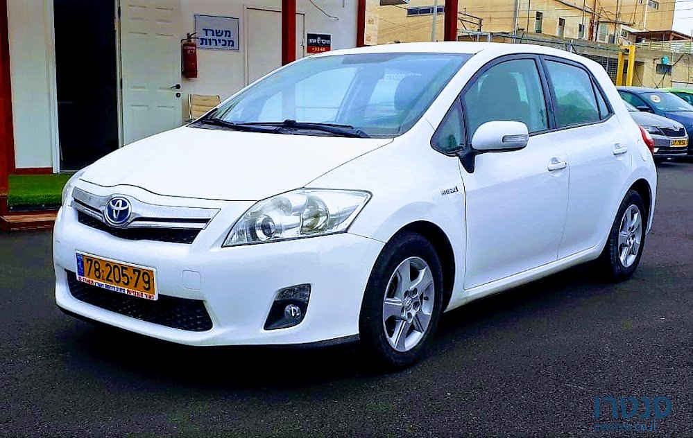 2012' Toyota Auris photo #1