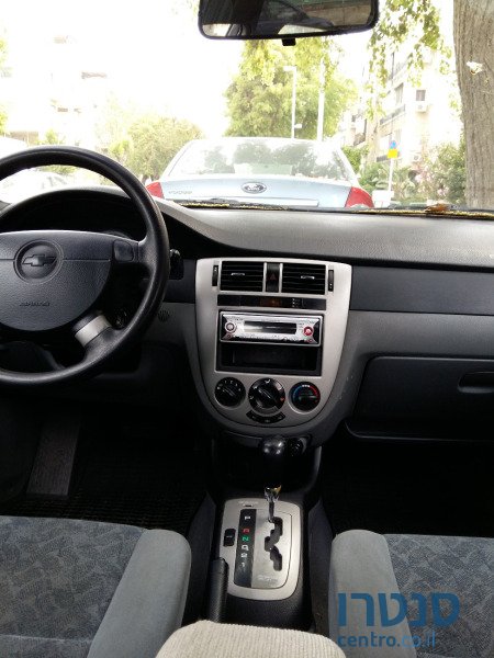 2004' Chevrolet Optra photo #5