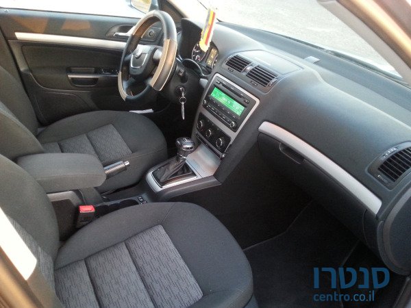2012' Skoda Octavia photo #6