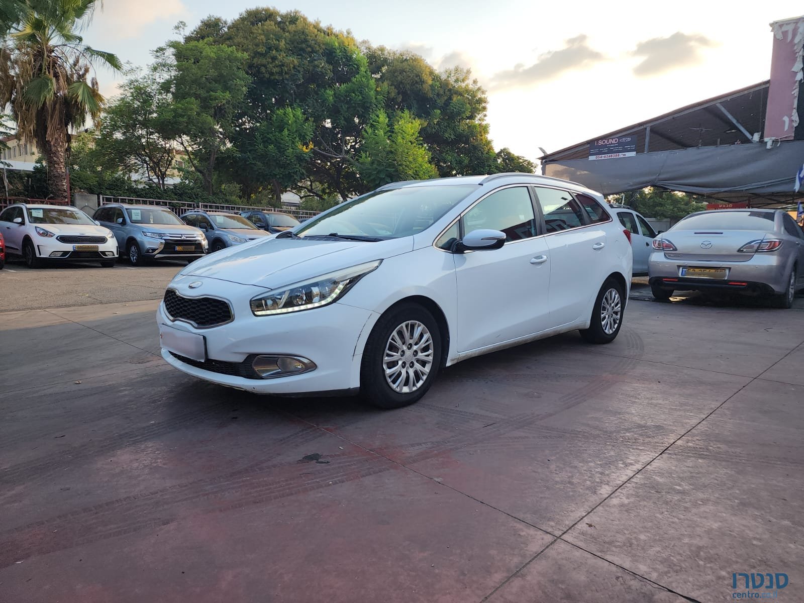 2013' Kia Ceed SW photo #1