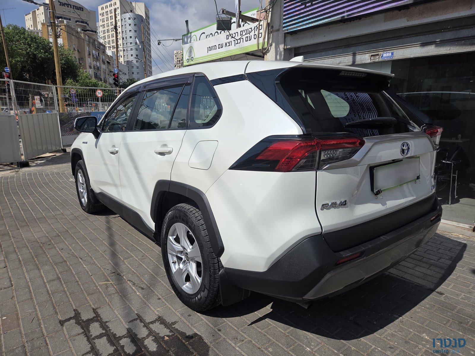 2019' Toyota RAV4 photo #4