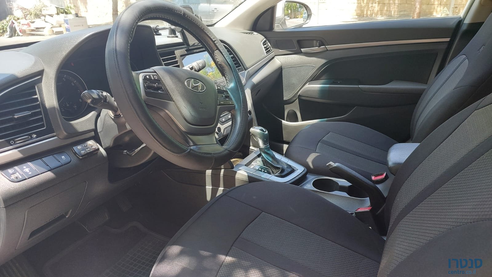 2016' Hyundai Elantra photo #5