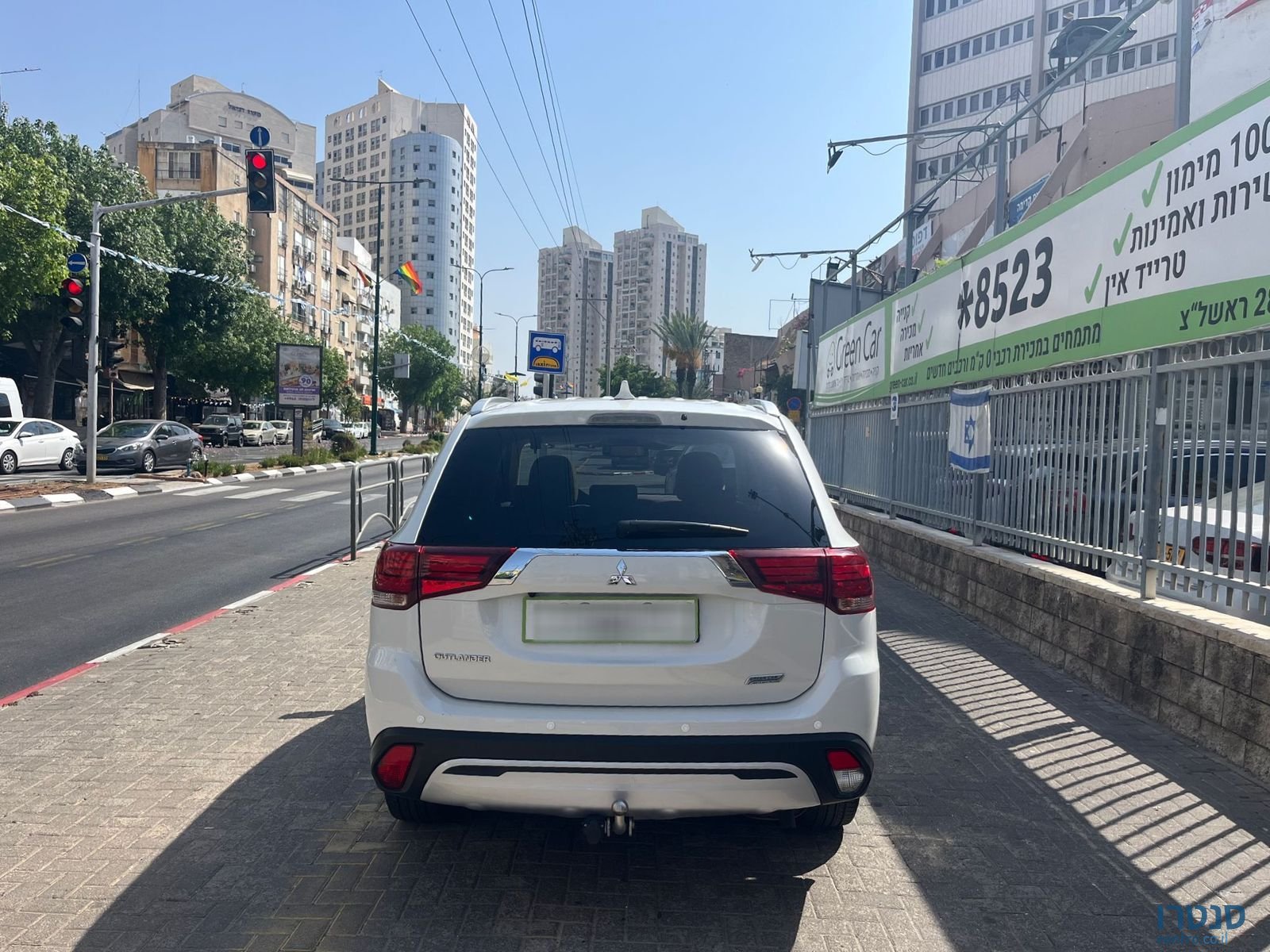 2020' Mitsubishi Outlander photo #6