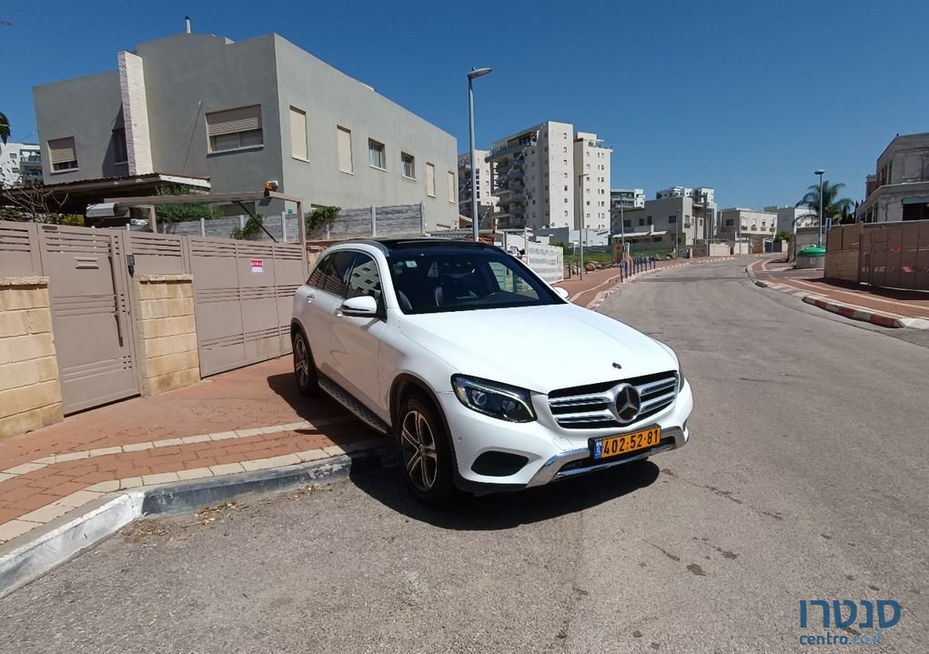 2017' Mercedes-Benz Glc מרצדס photo #3