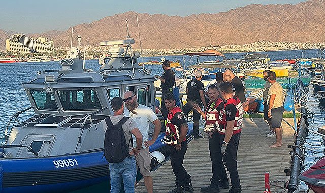 Опрокидывание катера в Эйлате: один человек погиб, девять получили травмы и один пропал без вести
