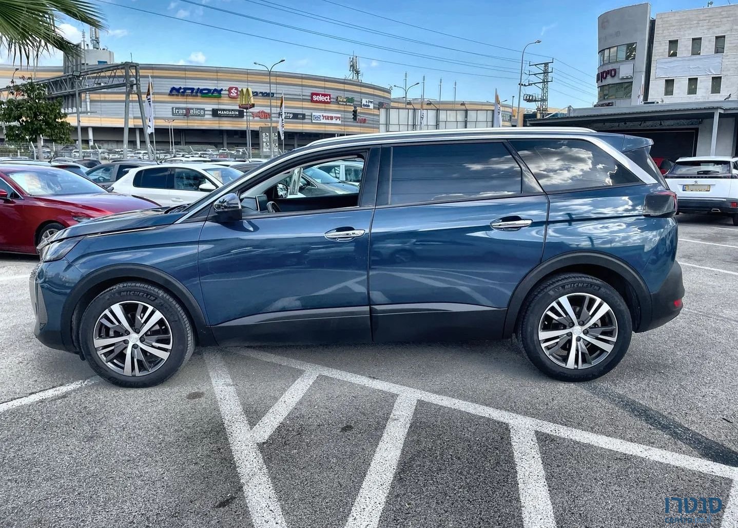 2023' Peugeot 5008 פיג'ו photo #3