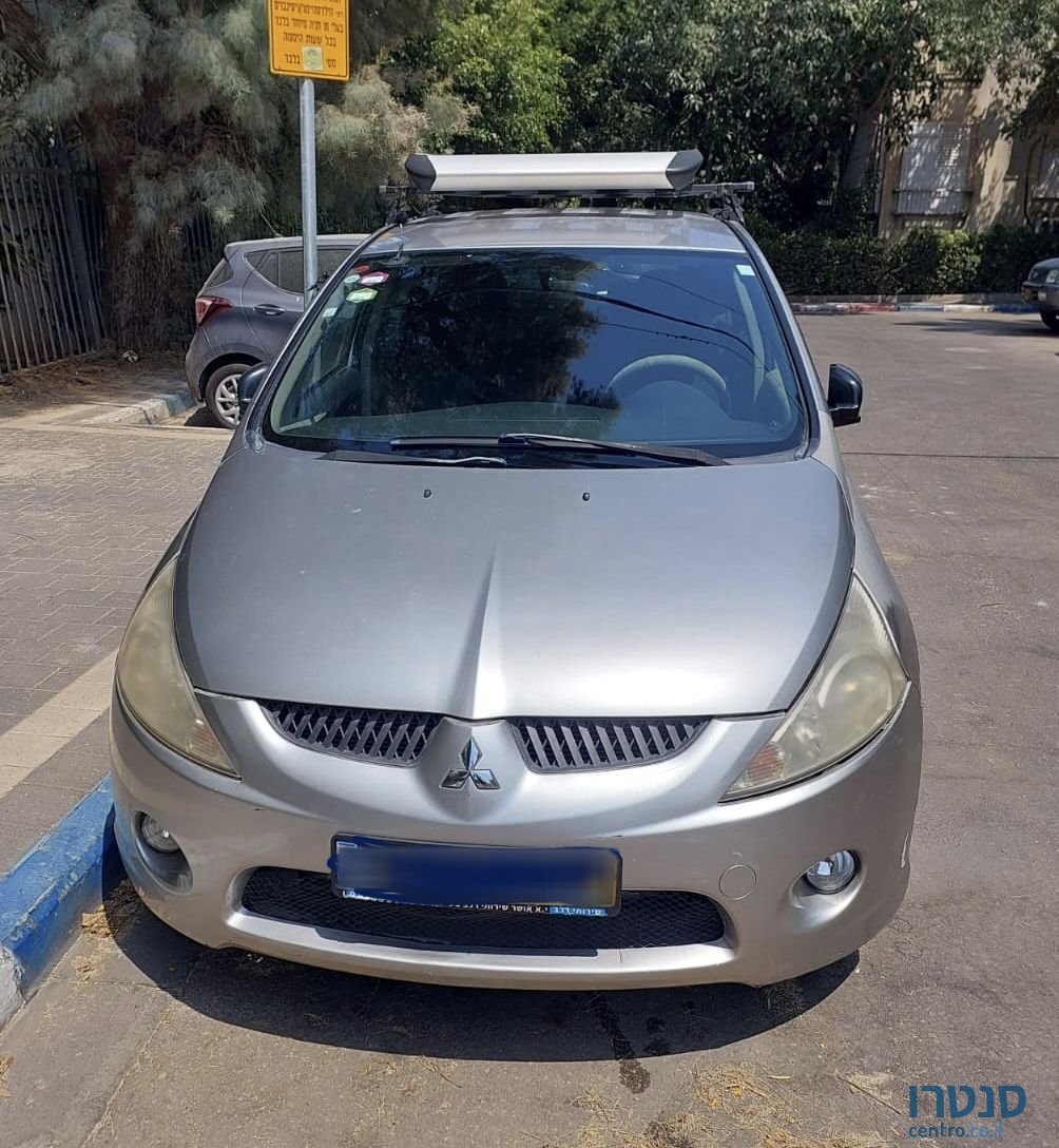 2008' Mitsubishi Grandis מיצובישי גרנדיס photo #3