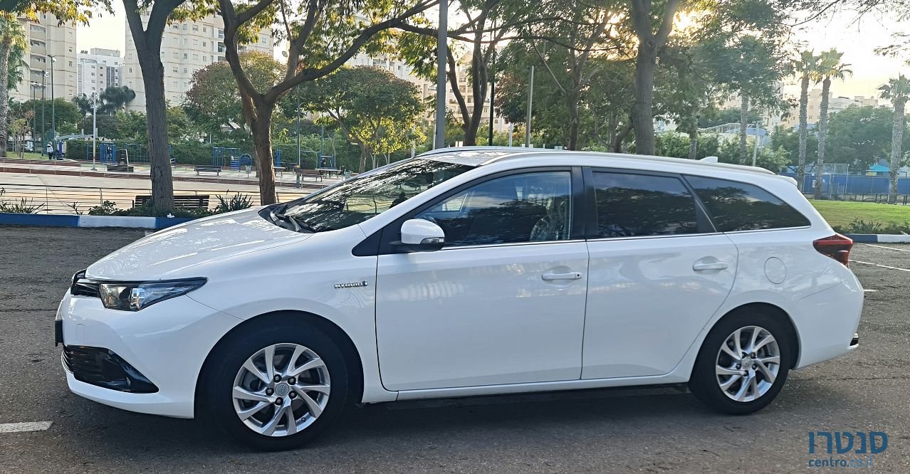 2018' Toyota Auris טויוטה אוריס photo #4