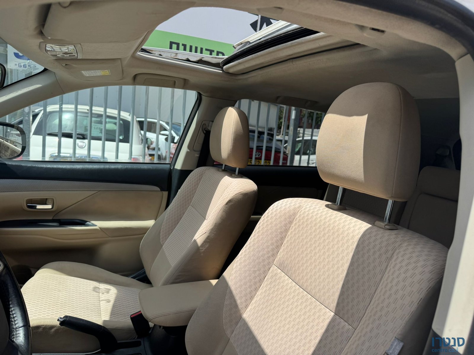 2013' Mitsubishi Outlander photo #3