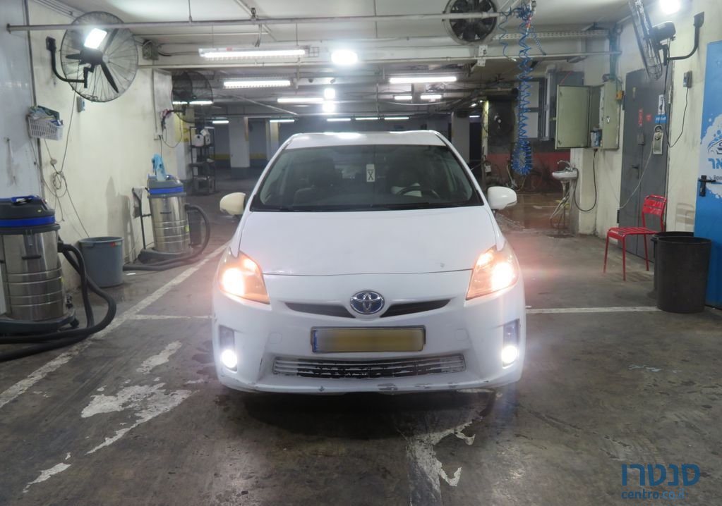 2011' Toyota Prius טויוטה פריוס photo #3