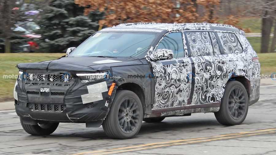 2022 Jeep Grand Cherokee Three-Row Spied With Less Camouflage