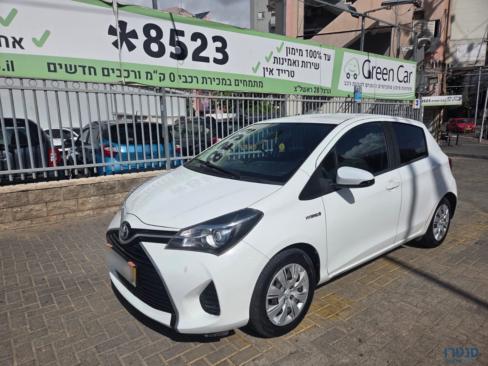 2017' Toyota Yaris photo #2