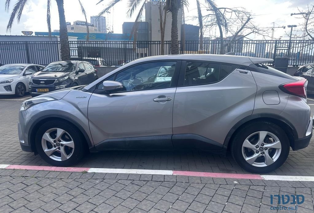 2017' Toyota C-HR טויוטה photo #3