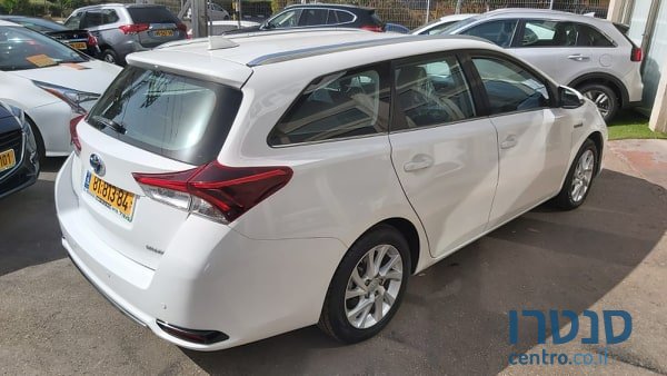 2017' Toyota Auris photo #2