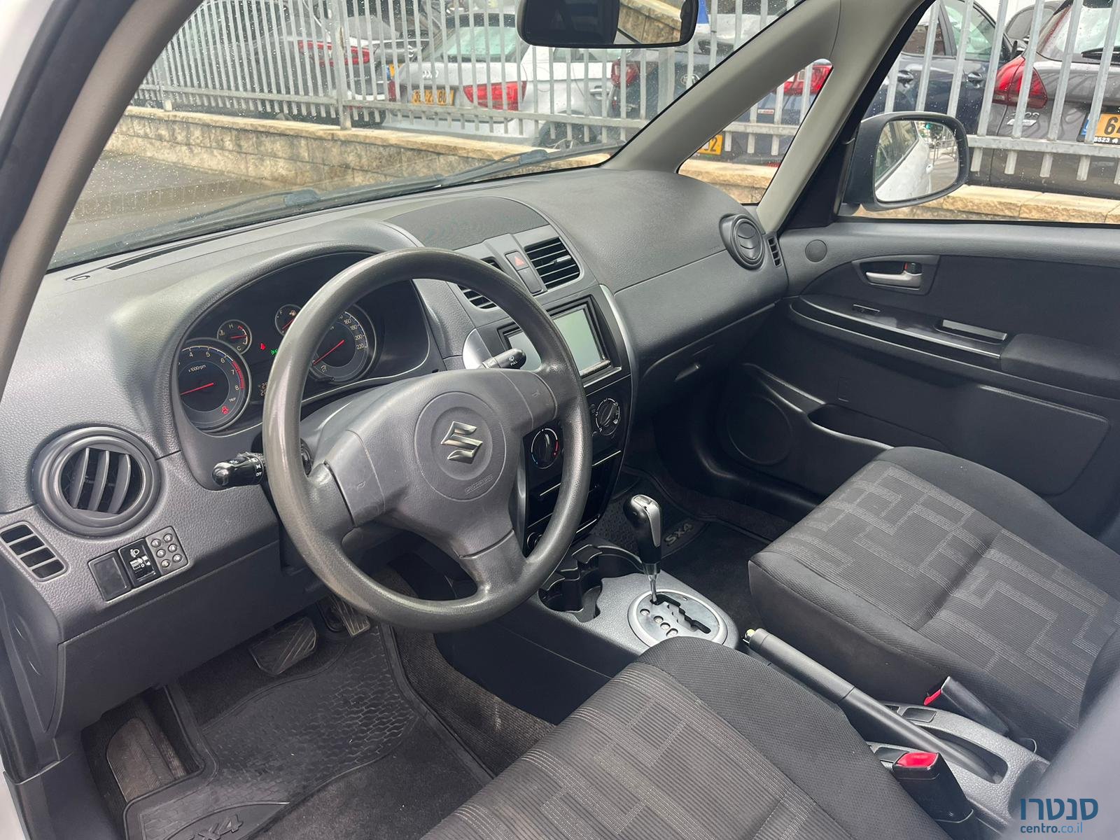 2011' Suzuki SX4 photo #2