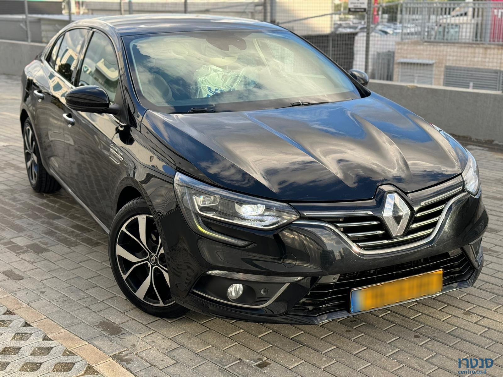 2019' Renault Megane photo #2