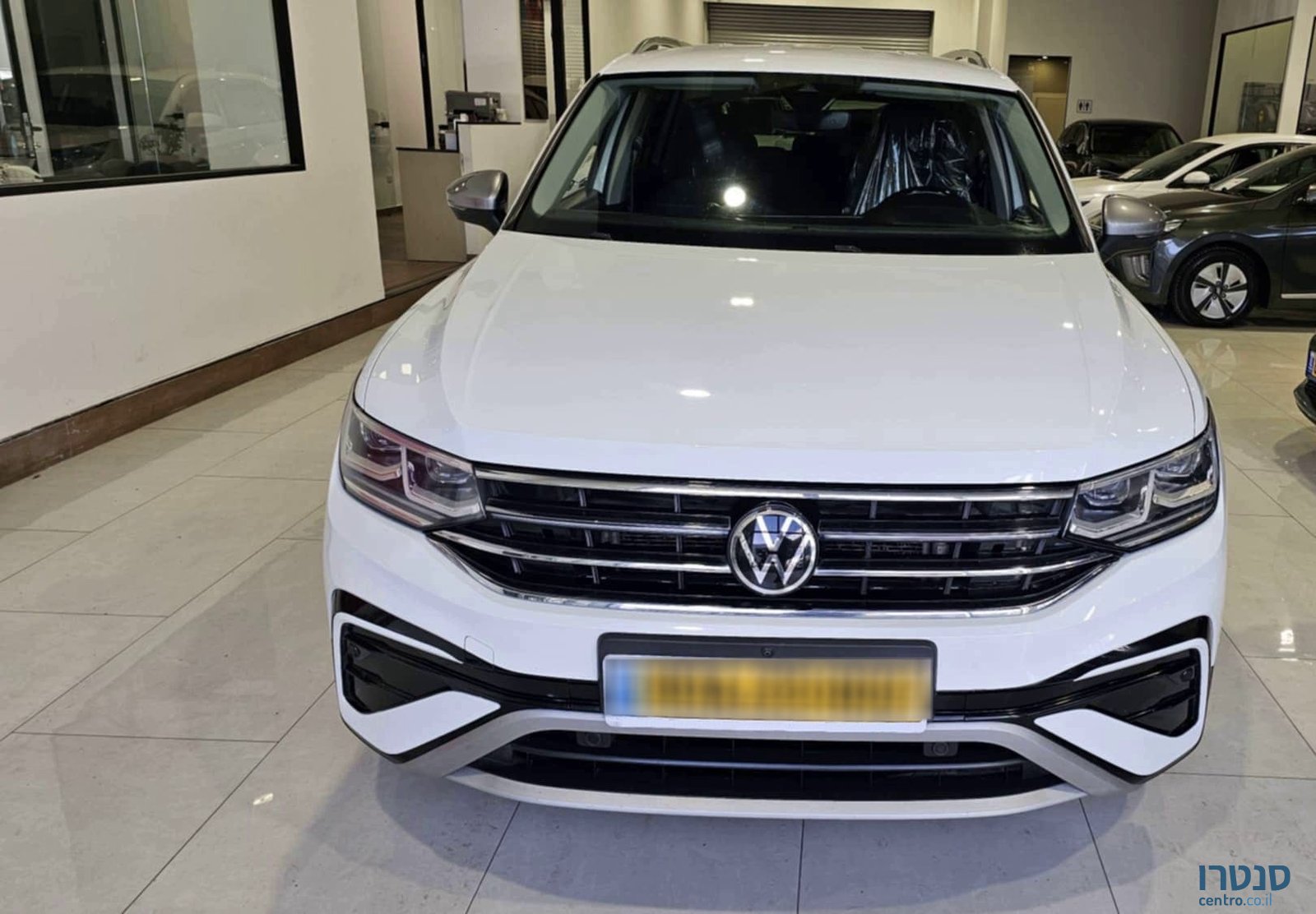 2022' Volkswagen Tiguan photo #1