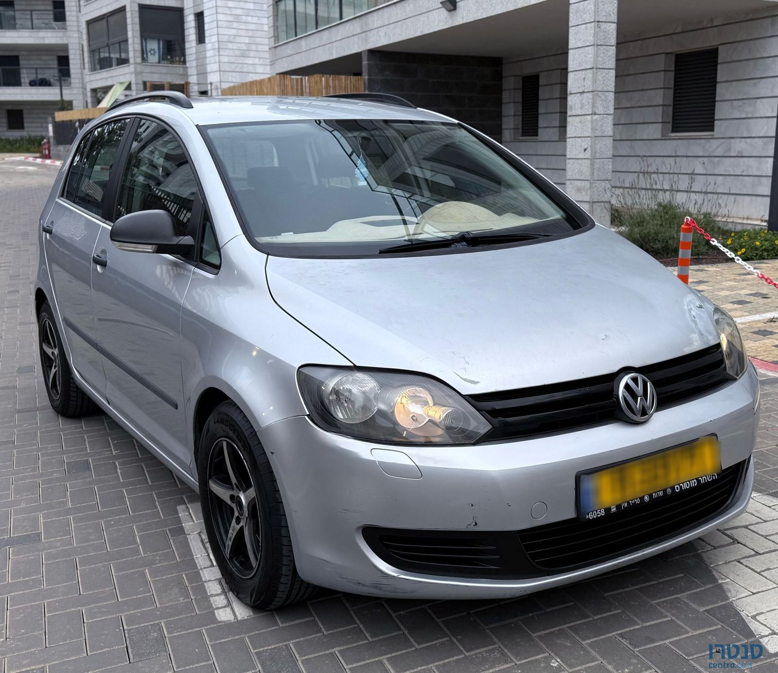 2011' Volkswagen Golf Plus photo #1