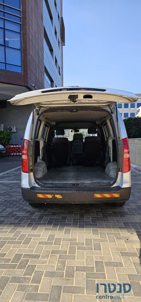 2009' Hyundai i800 photo #4