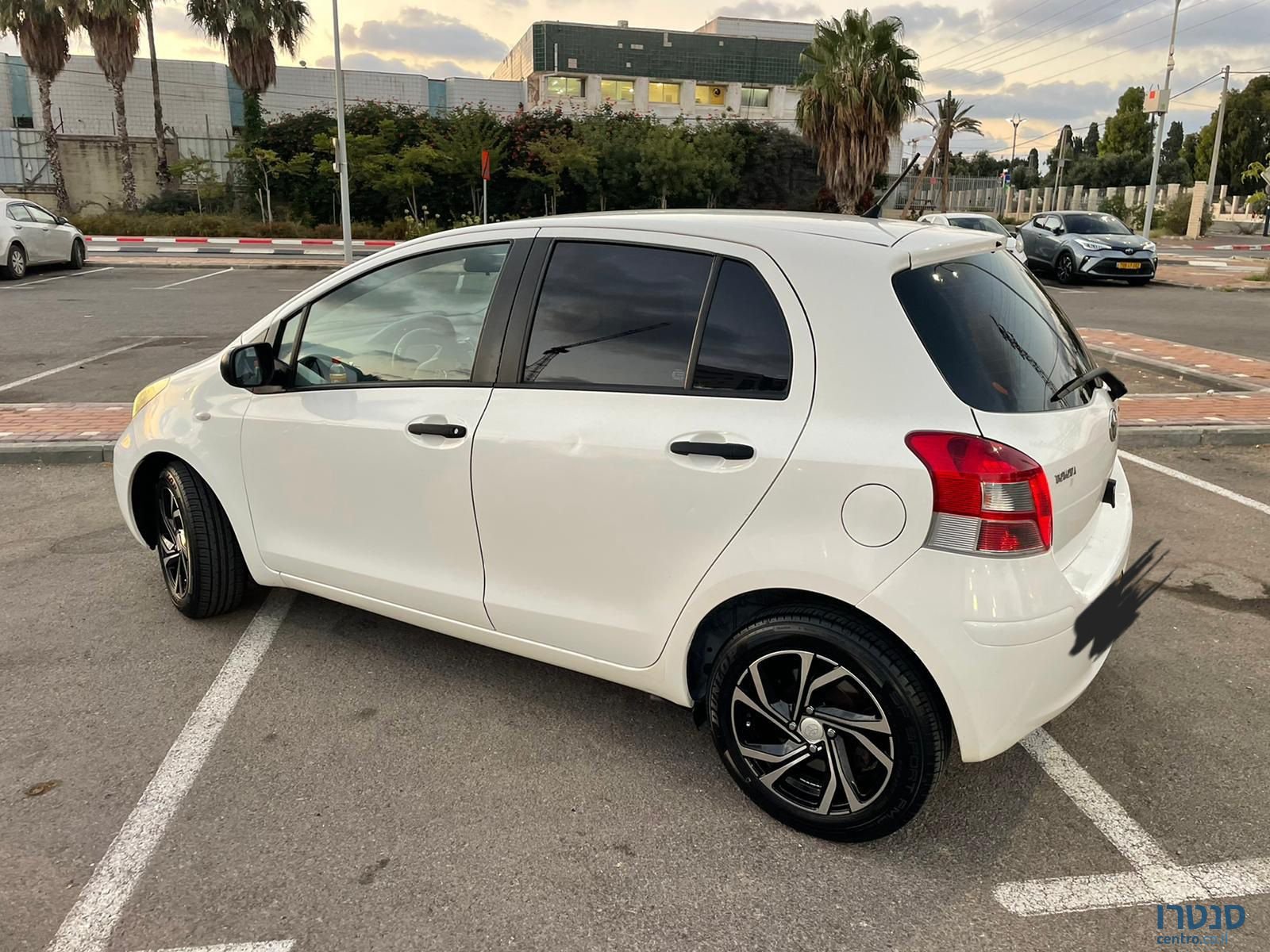 2010' Toyota Yaris טויוטה יאריס photo #2