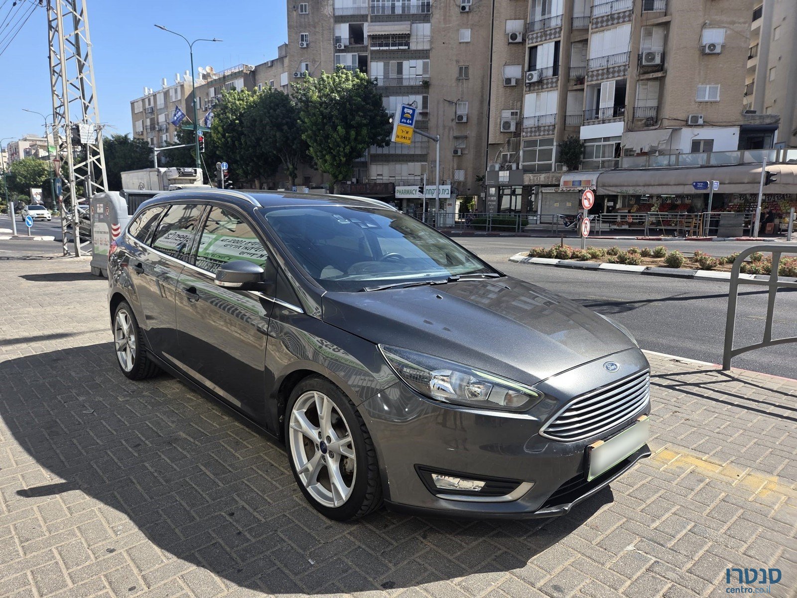 2017' Ford Focus photo #6