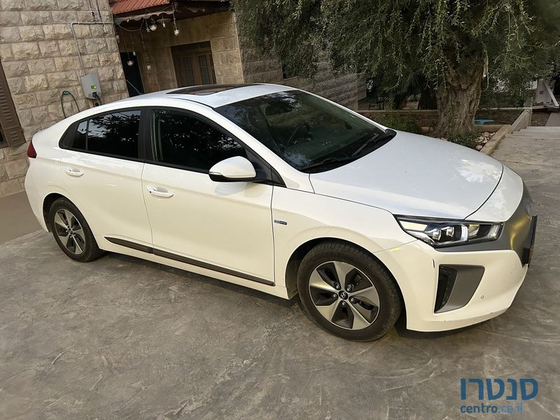 2019' Hyundai Ioniq photo #1