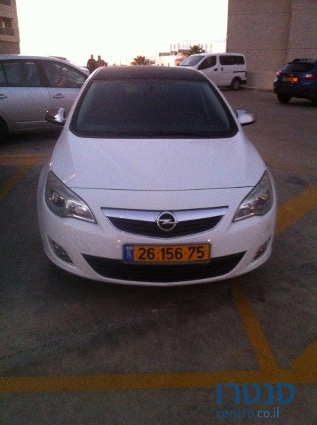 2012' Opel Astra photo #1