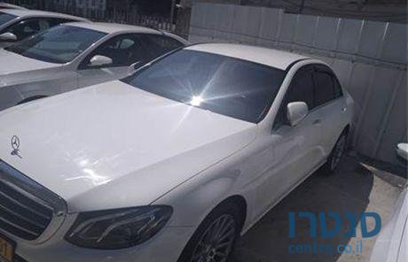 2017' Mercedes-Benz E200 מרצדס photo #1