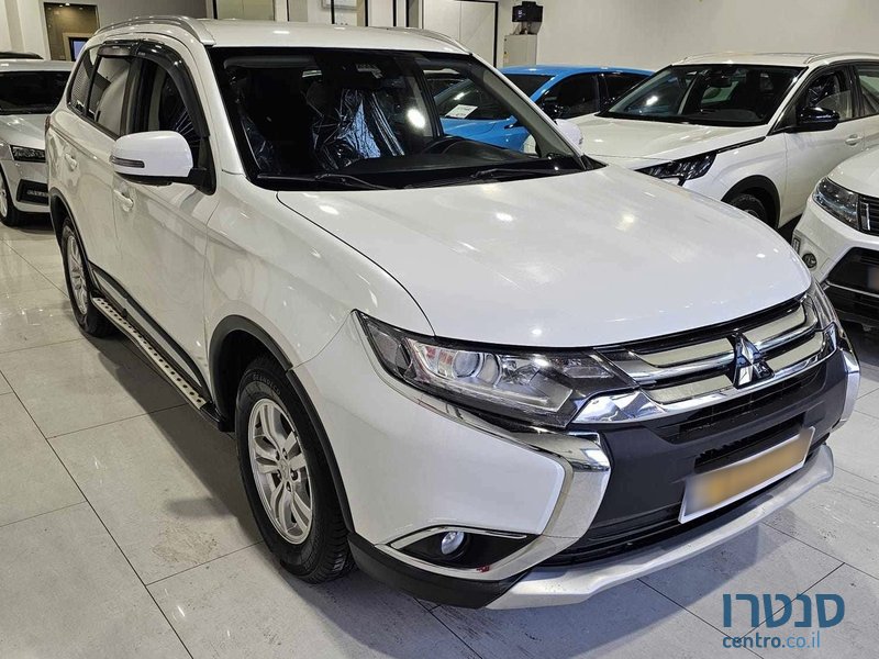 2018' Mitsubishi Outlander photo #2