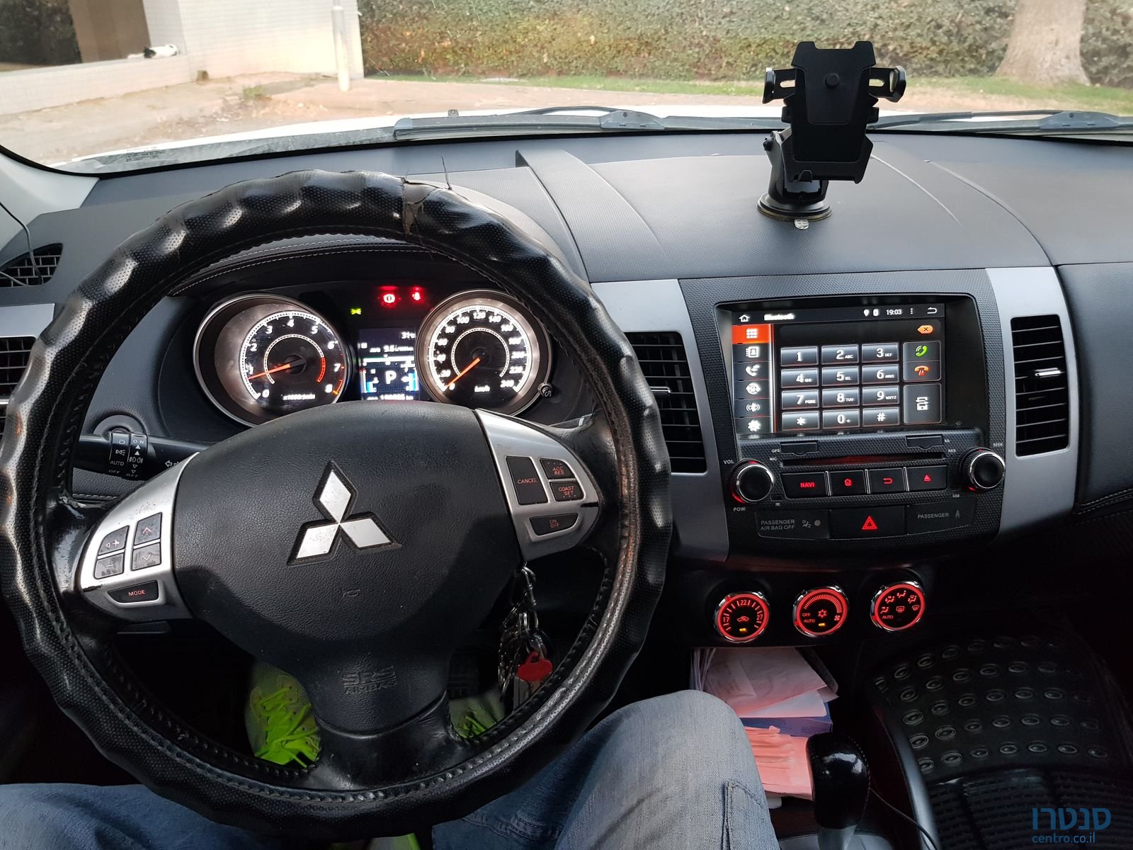 2011' Mitsubishi Outlander photo #3