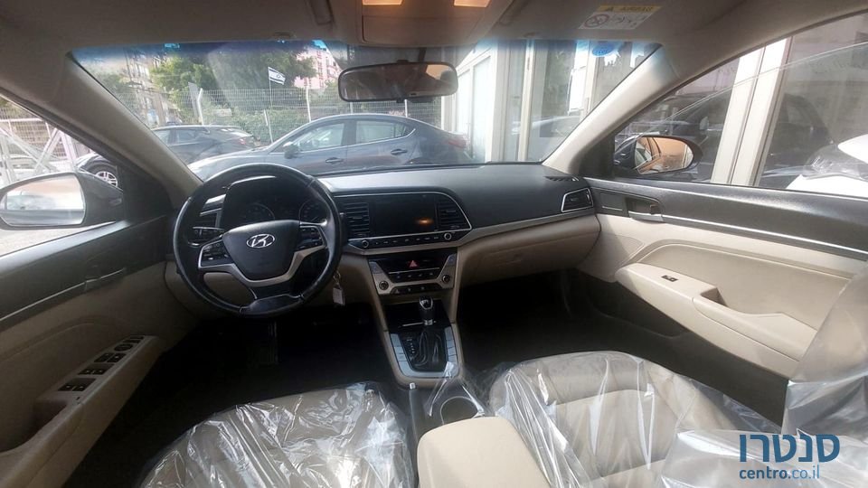 2017' Hyundai Elantra photo #3